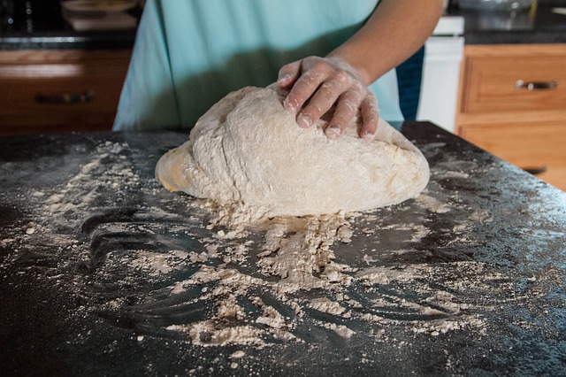 Ciasto wyrabiane ręcznie, czy przy użyciu maszyny Crispan